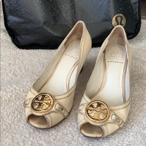 Tory Burch Wedges~ Cream & Gold~ Size 8.5